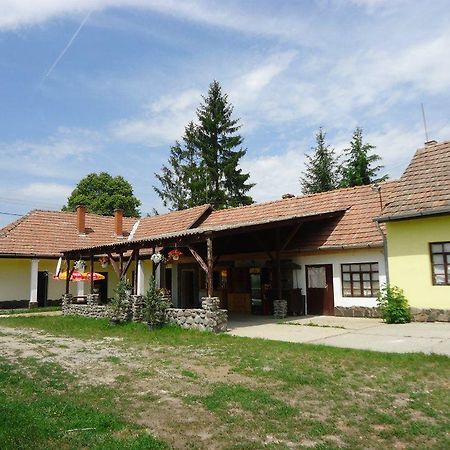 Toldi Vendeghaz Hotel Felsotold Luaran gambar