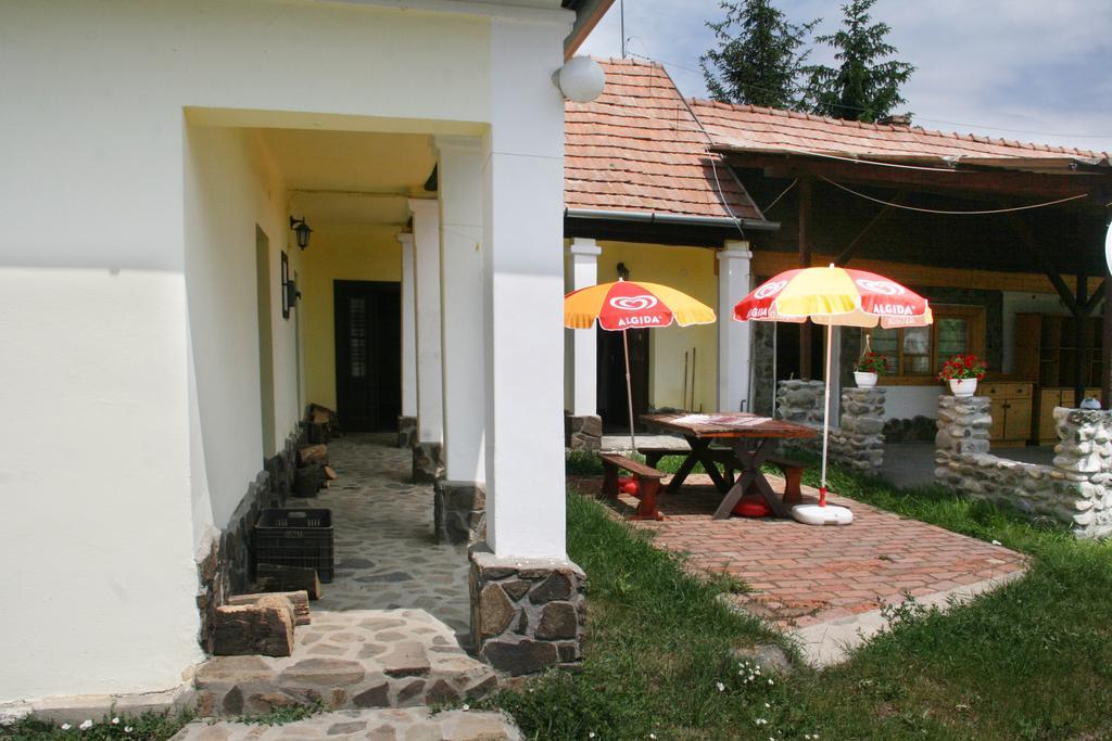 Toldi Vendeghaz Hotel Felsotold Luaran gambar