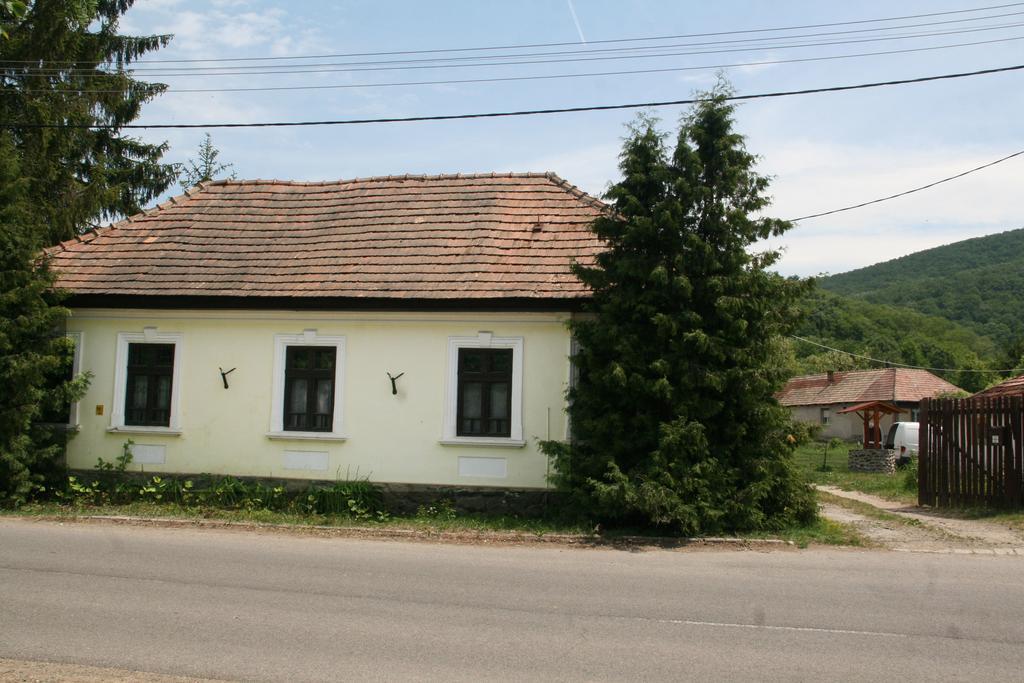 Toldi Vendeghaz Hotel Felsotold Luaran gambar