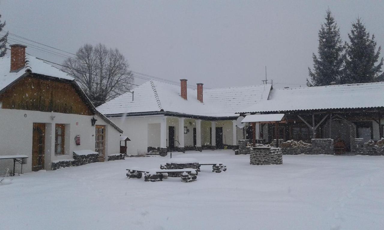 Toldi Vendeghaz Hotel Felsotold Luaran gambar